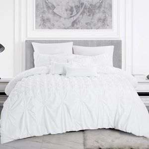 Queen Modern Lushes Pinched White Jahia Comforter Set - 7 Piece Set